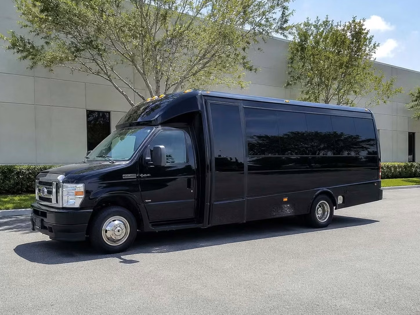 goshen 18 passenger minibus rental